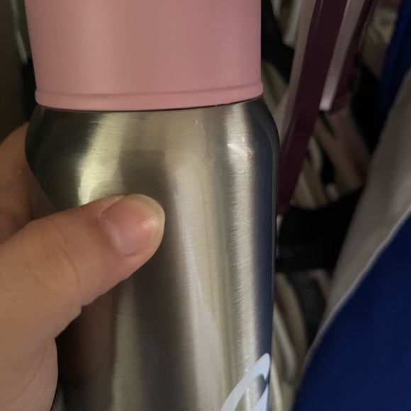 glossier tumbler 2023 version
lightly used only 3 times
has scuffs and marks - Picture 3 of 5